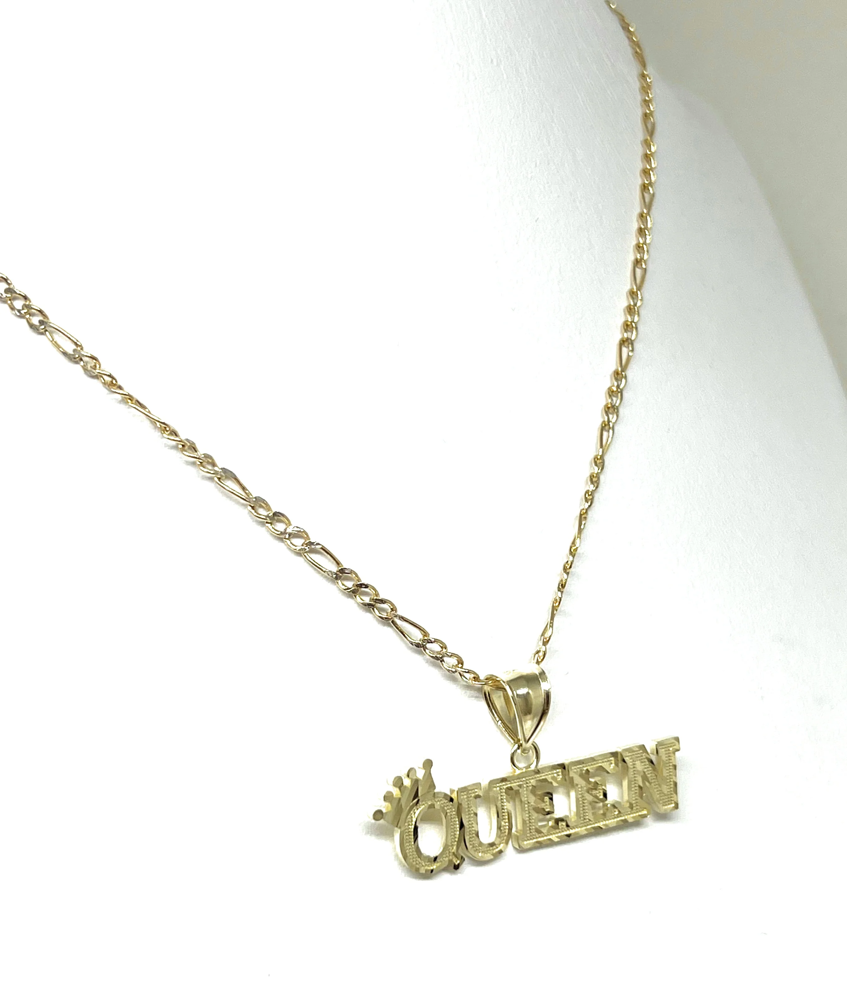 10k Solid Gold "QUEEN" Nameplate Pendant Necklace - Image 5