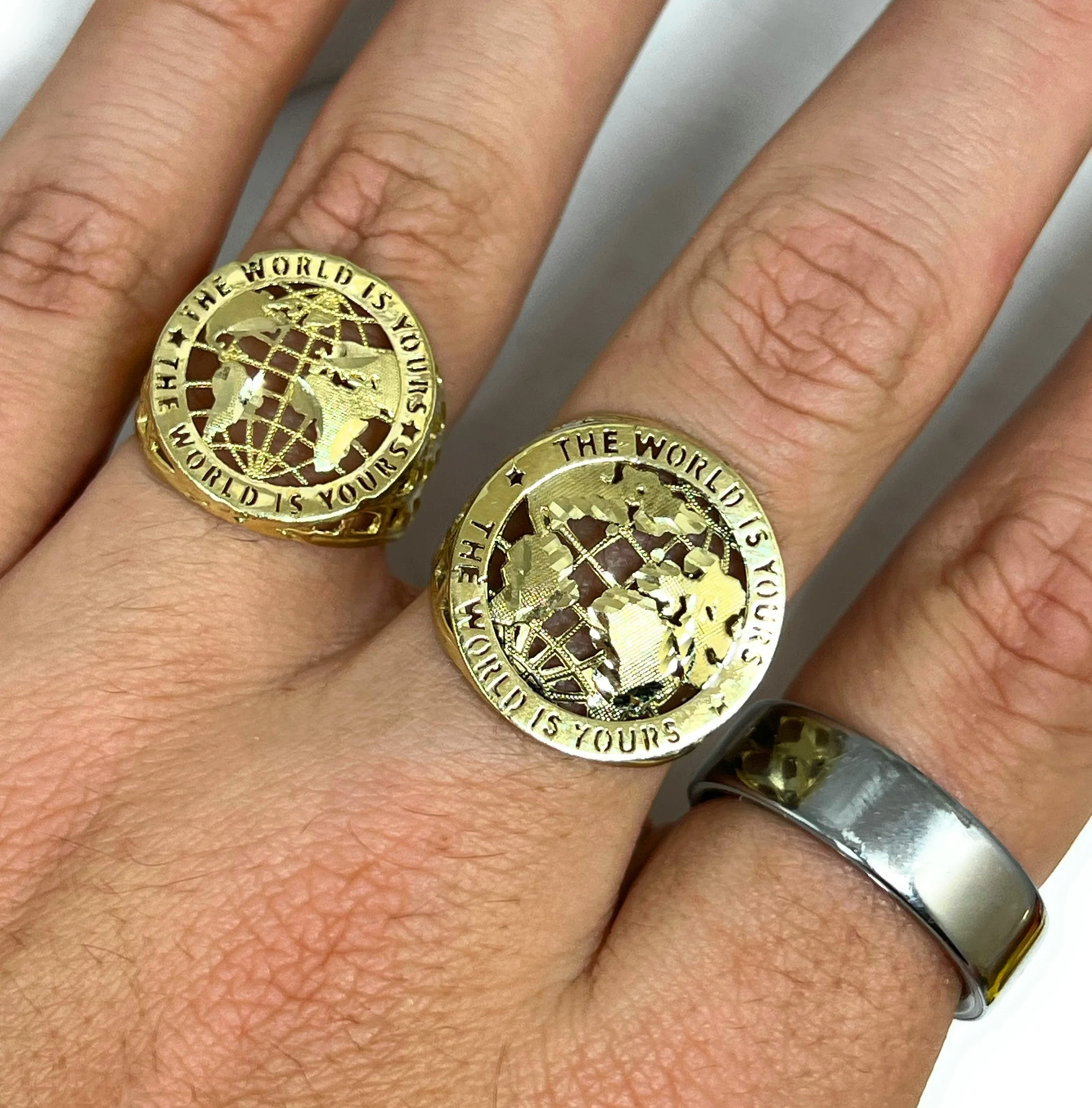 10k Solid Gold "THE WORLD IS YOURS" GLOBE WORLD Ring (5.8g) - Image 4