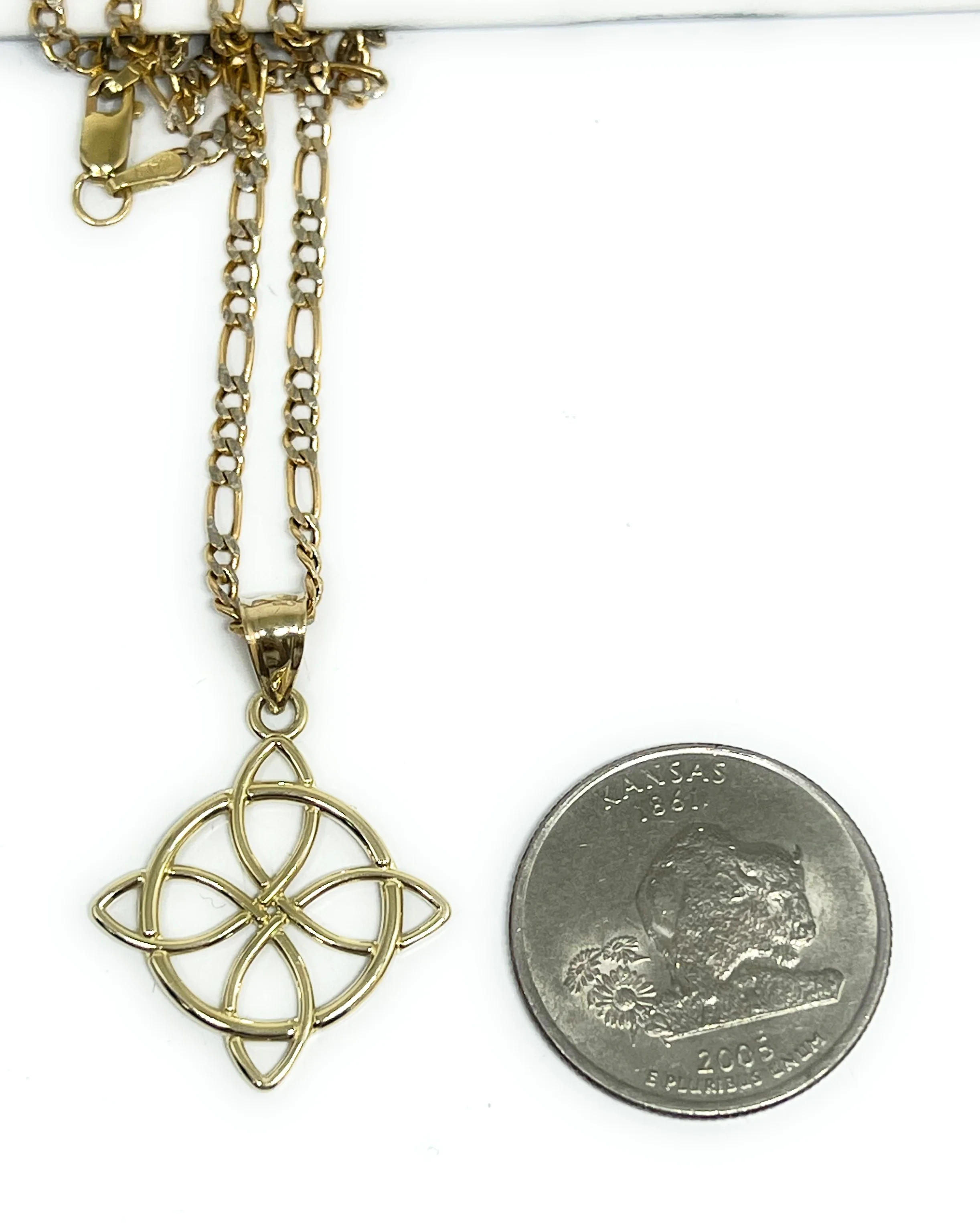 10k Solid Gold Yellow CELTIC KNOT PENDANT - Image 2