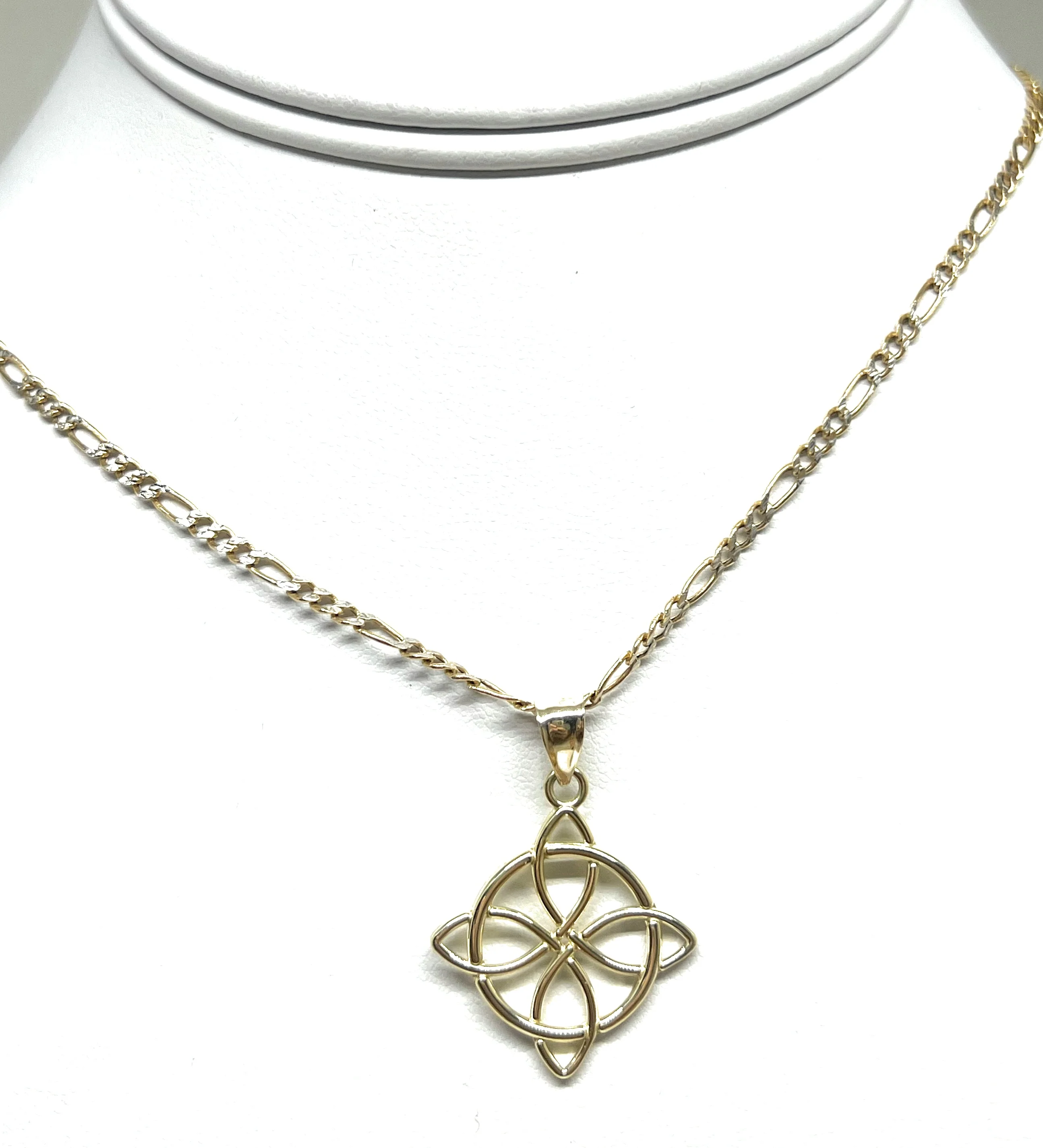 10k Solid Gold Yellow CELTIC KNOT PENDANT - Image 5
