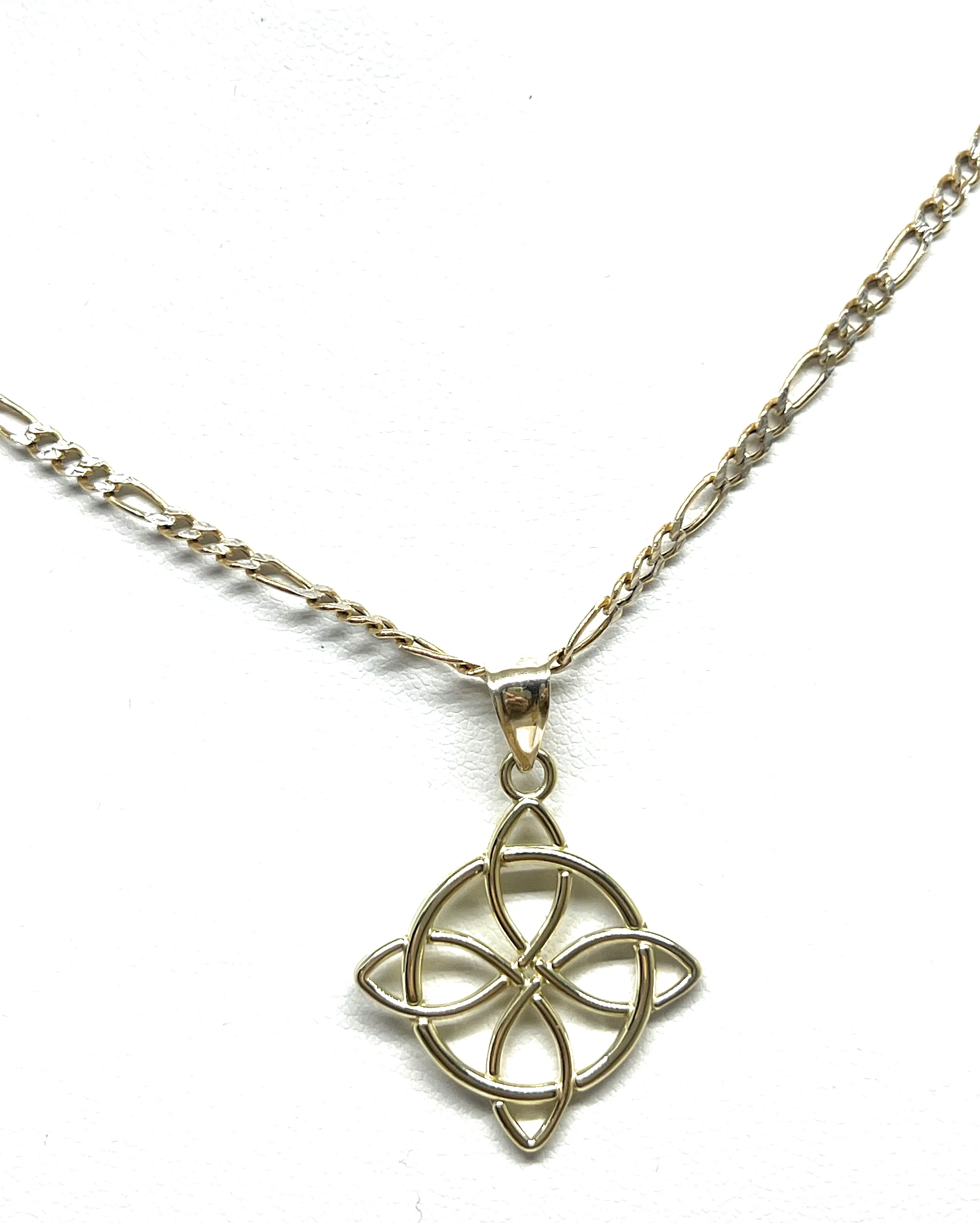 10k Solid Gold Yellow CELTIC KNOT PENDANT - Image 6
