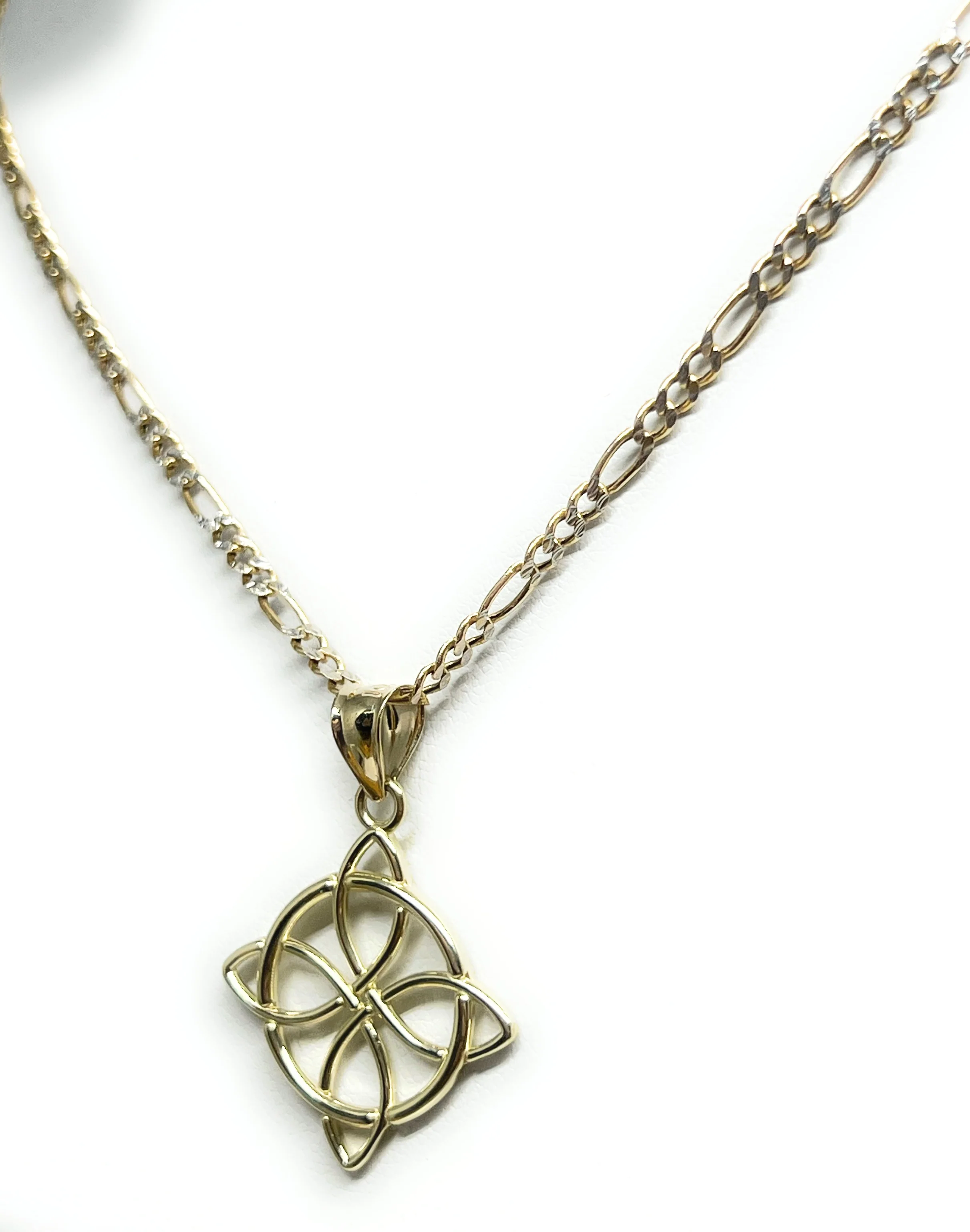 10k Solid Gold Yellow CELTIC KNOT PENDANT - Image 8