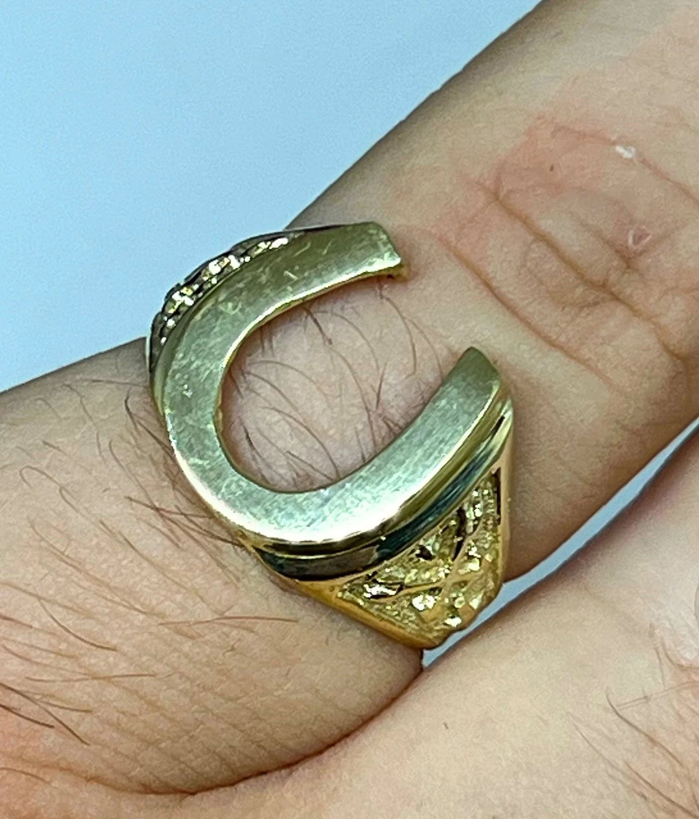 10k Solid Gold Yellow Classic Horseshoe Ring - Image 2