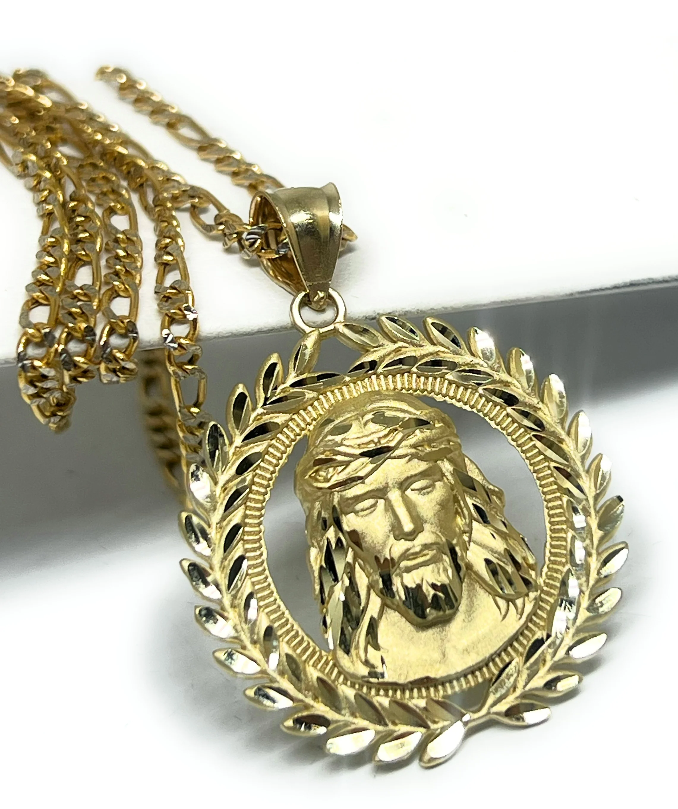 10k Solid Gold Yellow Classic Jesus Face CORONET Pendant Necklace - Image 4