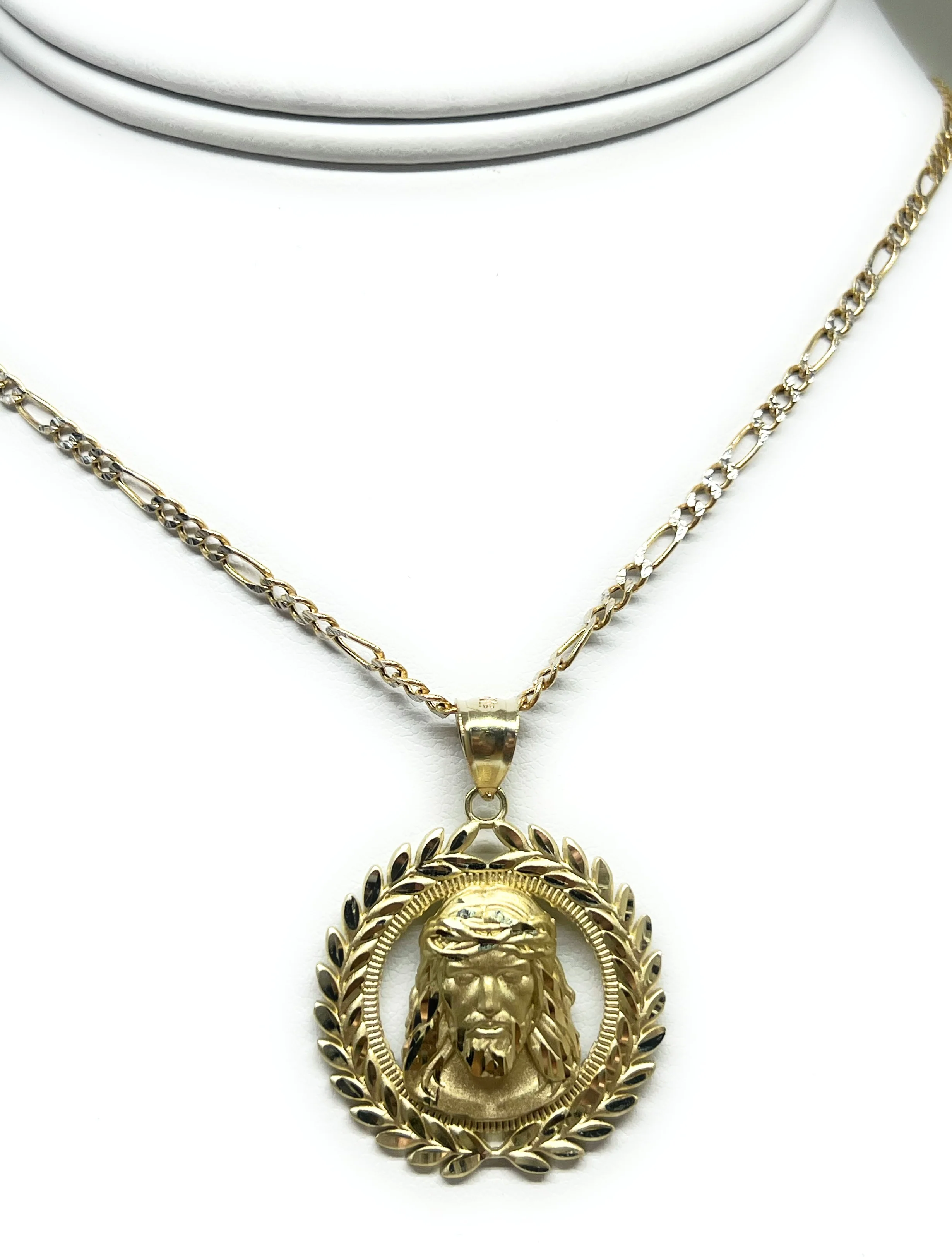 10k Solid Gold Yellow Classic Jesus Face CORONET Pendant Necklace - Image 5
