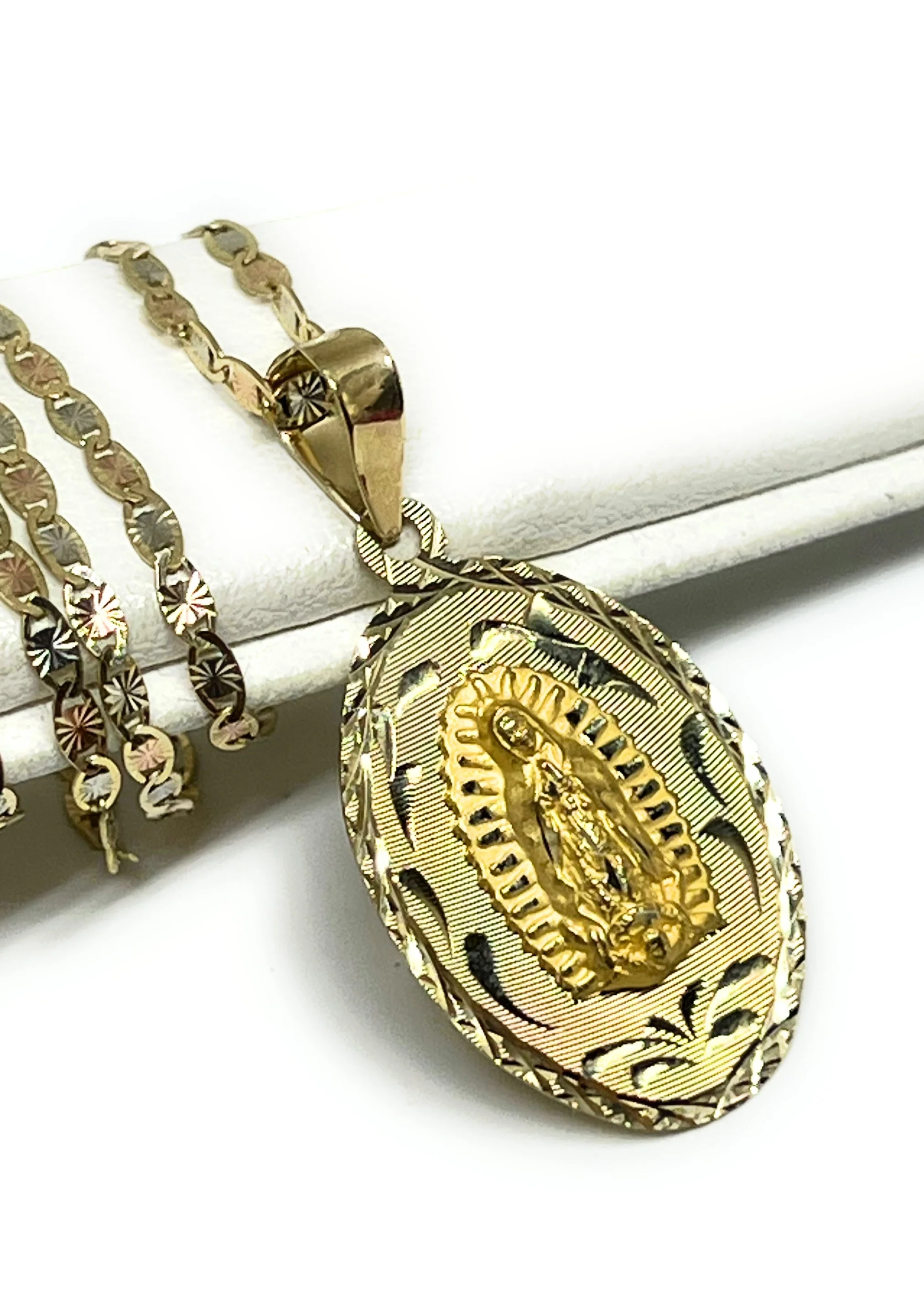 10k Solid Gold Yellow Classic Virrgin Mary Oval Pendant Virrgen Guadalupe (MADE IN MX) - Image 2