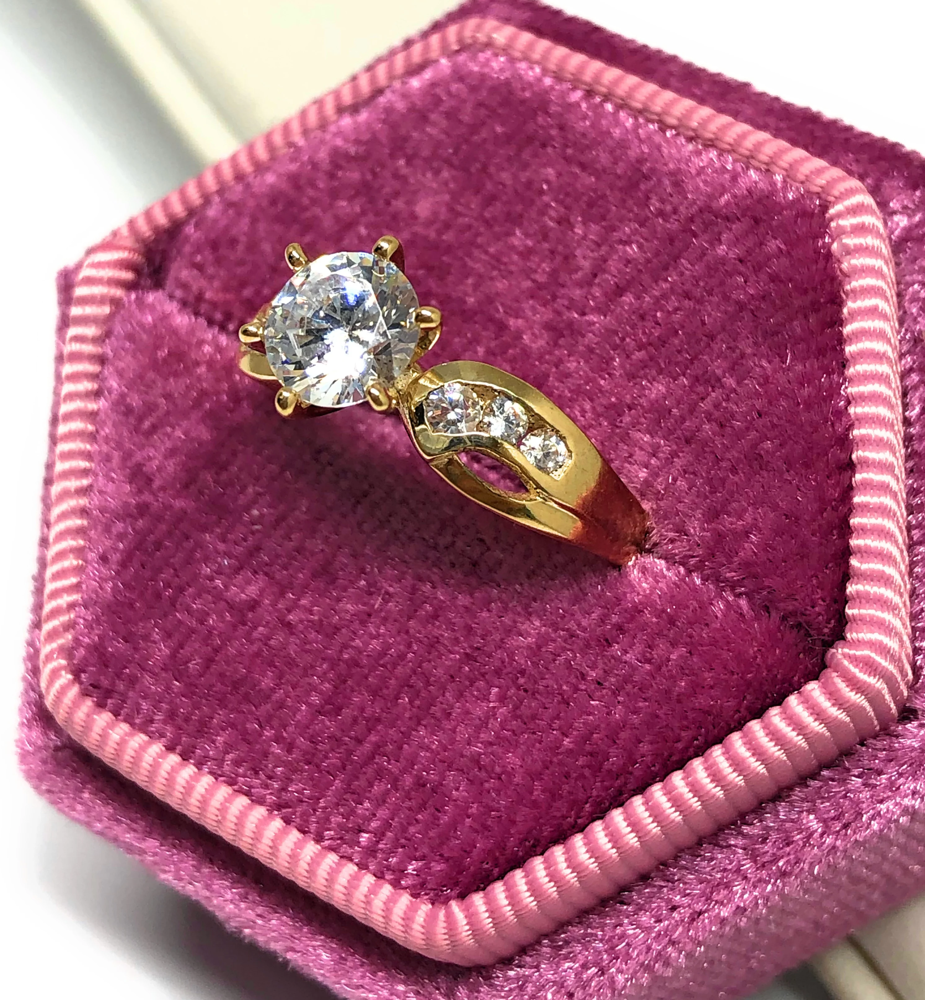 10k Solid Gold Yellow Gold 1 KARAT Cubic Zirconia Engagement Ring - Image 3